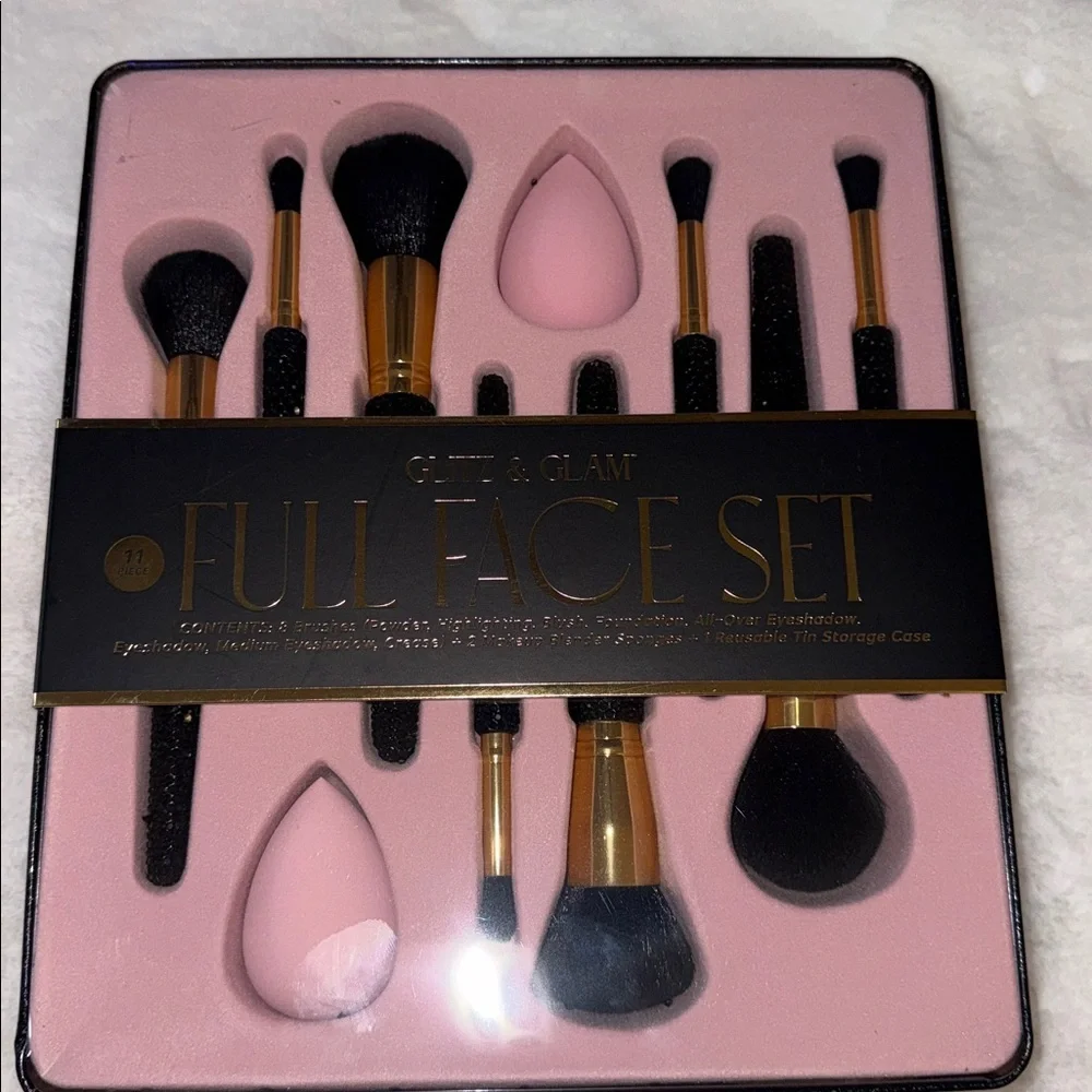 Glitz & Glam Full Face Makeup Brush Set - Cream and Silver